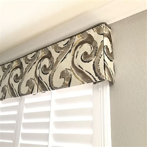 Contemporary Box Pleat valance detail | Modern valances, Box pleat ...