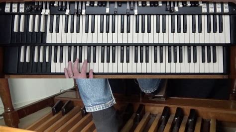 Hammond Organ Bass Pedals | How To Walk Bass On The Hammond