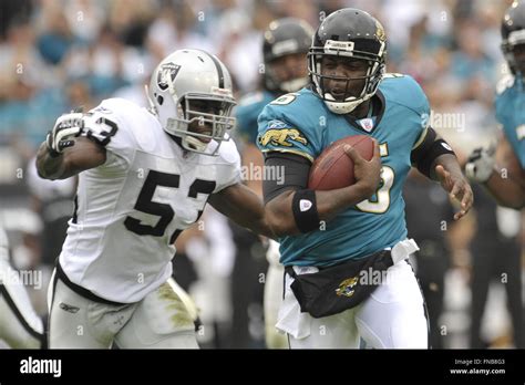 Jacksonville, Florida, USA. 23rd Dec, 2007. Jacksonville Jaguars quarterback Quinn Gray (5 ...