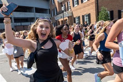 Bama Rush 2023: See the Bid Day photos of 2,335 women rushing to their new sororities - al.com