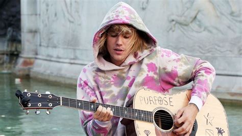 Justin Bieber Drops Acoustic Version Of 'Lonely' - HOME