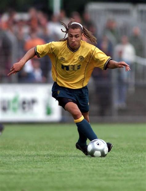 Henrik Larsson of Celtic in 2000. | Fútbol, Futbol soccer, Franz beckenbauer