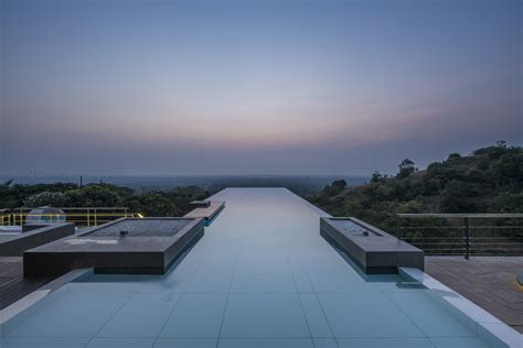 Infinity Pools in 15 Architecture Projects | ArchDaily