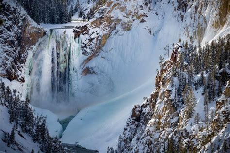 Yellowstone in Winter: 30 Useful Things to Know Before Visiting ...