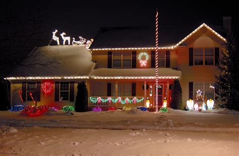 Before You Put Christmas Lights on Your Roof - Elite Remodeling Services