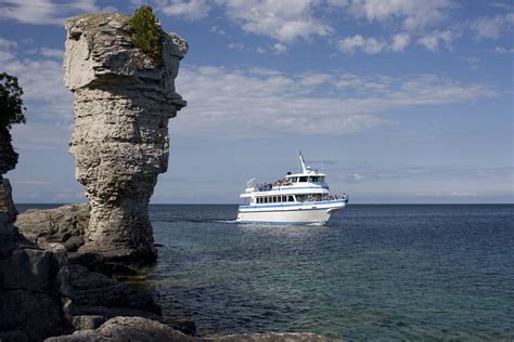 Tobermory Boat Cruise to Flowerpot Island Blue Heron