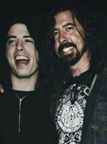 A rare photo of the drummer of Nirvana with Dave Grohl! : funny