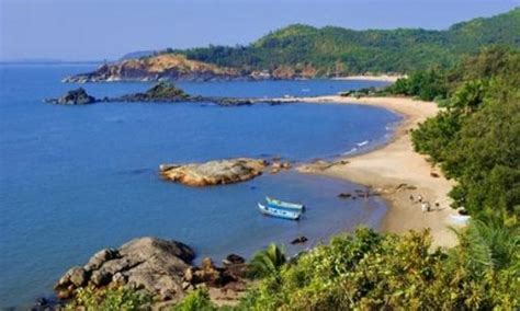 Gokarna Beach Trekking | ADVENTURESOME | cliff diving