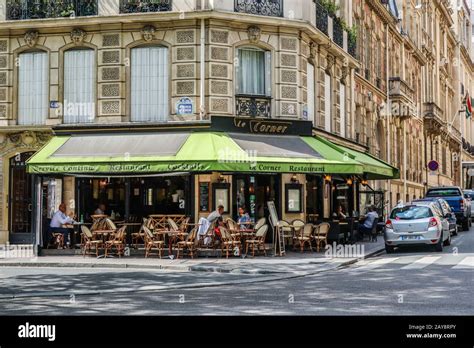 Le Corner Restaurant in Paris, France Europe Stock Photo - Alamy