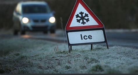 UK snow warnings: The difference between red, yellow and amber alerts ...