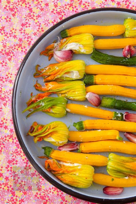 courgette flowers | Edible flowers recipes, Flower food, Edible flowers