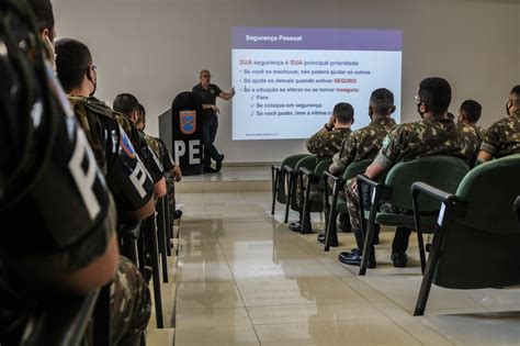 Batalhão de Polícia do Exército recebe treinamento