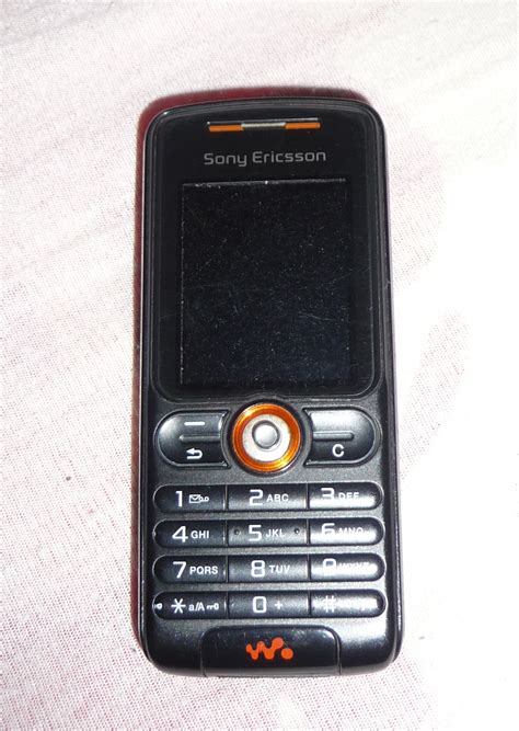 File:Sony Ericsson W200i Rythm Black (1).jpg - Wikimedia Commons