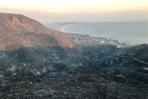 California fires: Malibu residents fight fires to protect homes from deadly blaze - ABC News