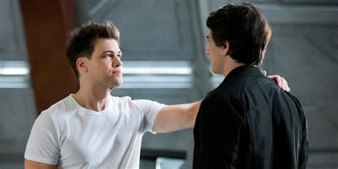 Routh Explains How Ray, Nate's Legends of Tomorrow Bromance Evolved