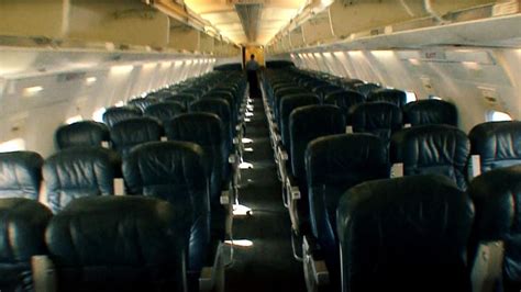 FAA declines to regulate more legroom for airline passengers