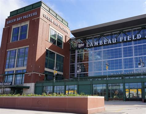 Austin Straubel International Airport | Lambeau Field