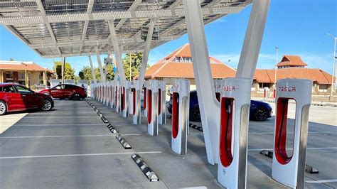 Firebaugh, CA gets the largest US Supercharger station with 56 V3 stalls | Tesla, Supercharger ...