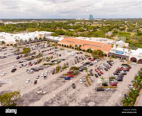 Sheridan Publix Supermarket Hollywood FL USA aerial photo Stock Photo ...