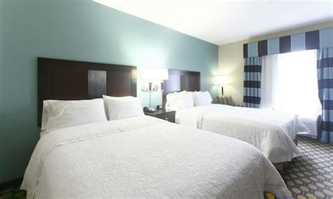 Rooms at the Hampton Inn Hotel in New Brunswick, NJ