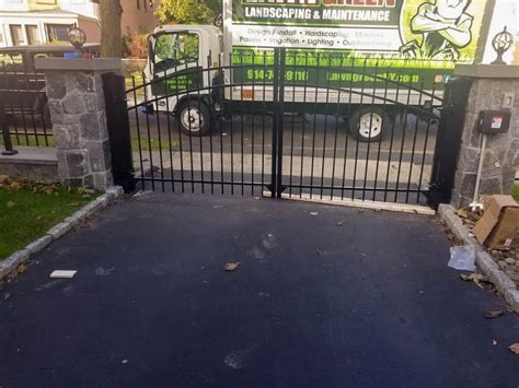 Custom Fence & Railing Installation | MG's Lawn Green Inc