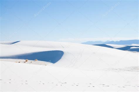 Parabolic dunes of white sand. White Sands National Monument, Ne ...