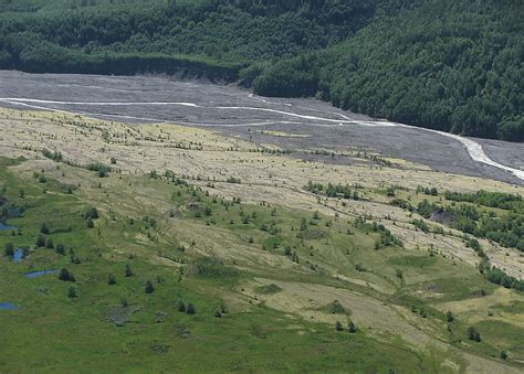 Fluvial Landforms: What Is A Braided Channel? - WorldAtlas