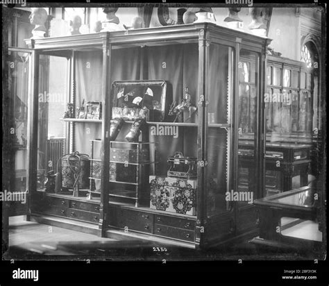 Smithsonian institution building Black and White Stock Photos & Images - Alamy