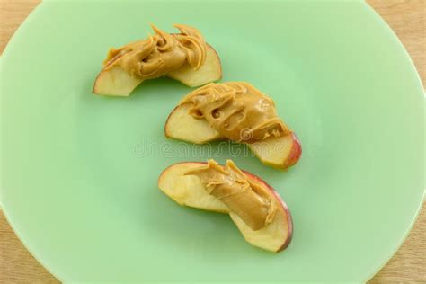 Apple and Peanut Butter Slices Stock Photo - Image of snack, fruit: 120350452