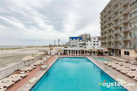 Reges Oceanfront Resort Review: What To REALLY Expect If You Stay