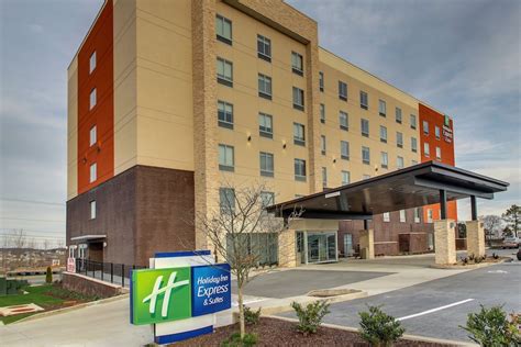 Holiday Inn Express & Suites Nashville Metrocenter Downtown, an IHG ...