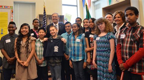 Gov. Inslee and students at Mill Creek Middle School | Flickr - Photo Sharing!