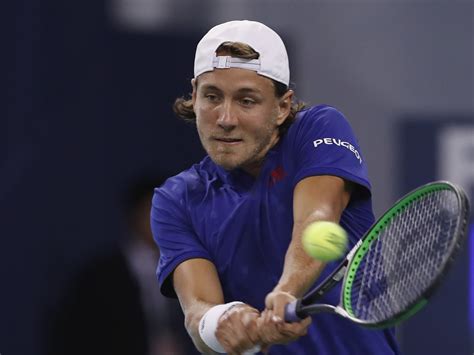 Vienna Open: Lucas Pouille dominates Jo-Wilfried Tsonga