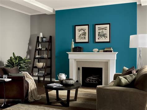 Living Room: Neutral Living Room With Turquoise Accents Wall Metal ...