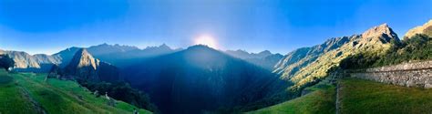 Sunrise from Huayna Picchu from my trip to Peru last summer. OC : r/WeatherPorn