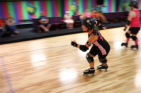 South Side Jr Roller Derby Teams Face-Off In Holiday Theme Game Santas Elves Vs Misfit Dolls ...