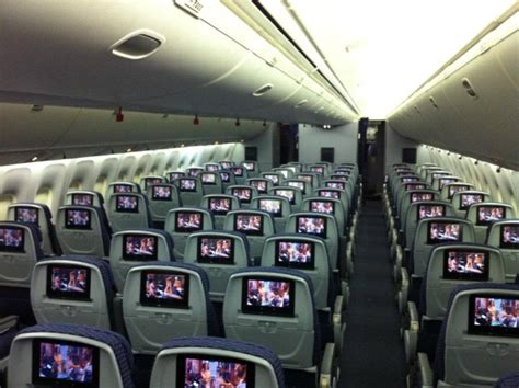 United Airlines' New 767-400 Economy and Business Class Seating - Live and Let's Fly