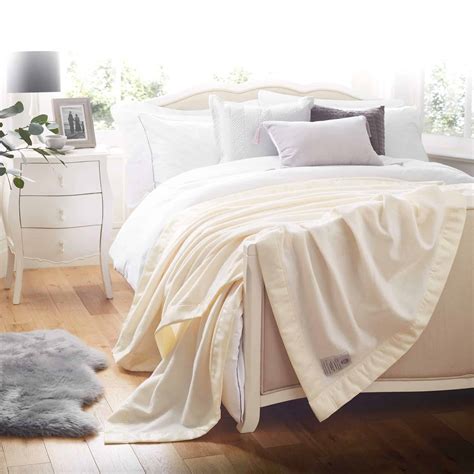 The Warmest 100% Wool Blankets For The Bed - Reactual