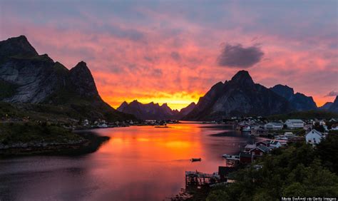 Quaint Fishing Village Reine Will Make You Want To Run Off To Norway ...