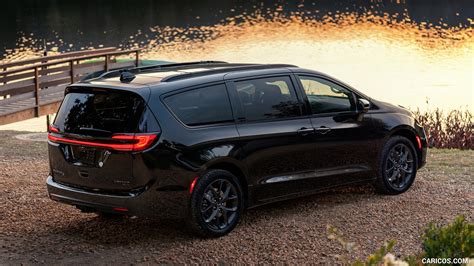 Chrysler Pacifica | 2021MY Limited S AWD | Rear Three-Quarter