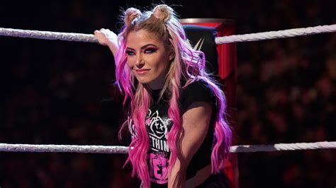 Alexa Bliss Addresses WWE Future After Pregnancy Announcement - WrestleTalk