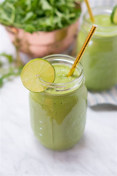 How to Make a Blood Sugar Balancing Green Smoothie (+ recipes!)