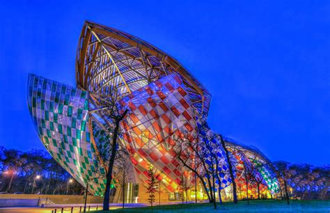 Fondation Louis Vuitton, Paris, France [5496x3554] : r/ArchitecturePorn