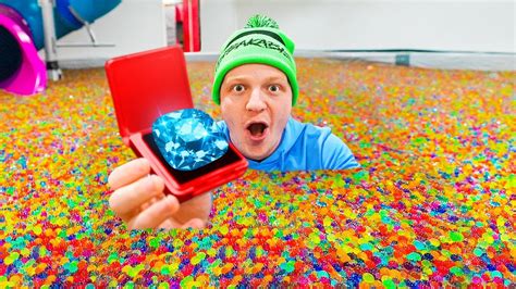 Hiding $100,000 DIAMOND In 50 MILLION ORBEEZ! Acordes - Chordify