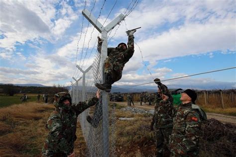 Macedonia to prolong state of emergency at border