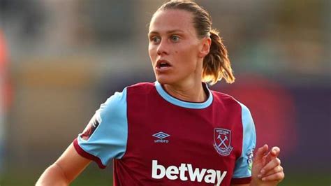 Emily van Egmond: West Ham complete signing of Australia international - BBC Sport