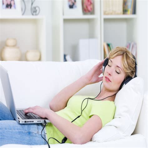 8 Best Wireless Noise Cancelling Headphones for Sleeping: Reviews 2023