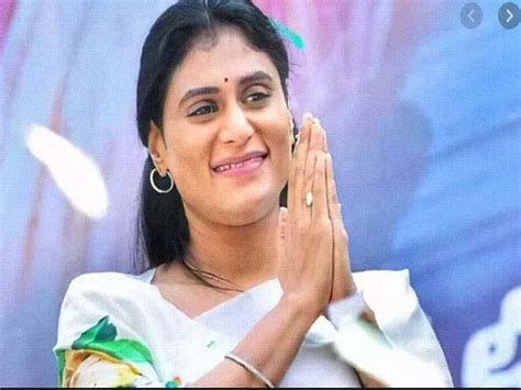 Sharmila's padayatra in Telangana crosses another milestone