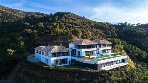 Cristiano Ronaldo's wealth: house, cars, jet, net worth, current ...