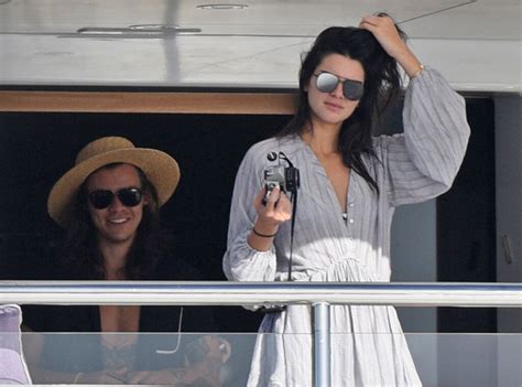 Seeing the Sights from Kendall Jenner & Harry Styles' New Year's Holiday | E! News